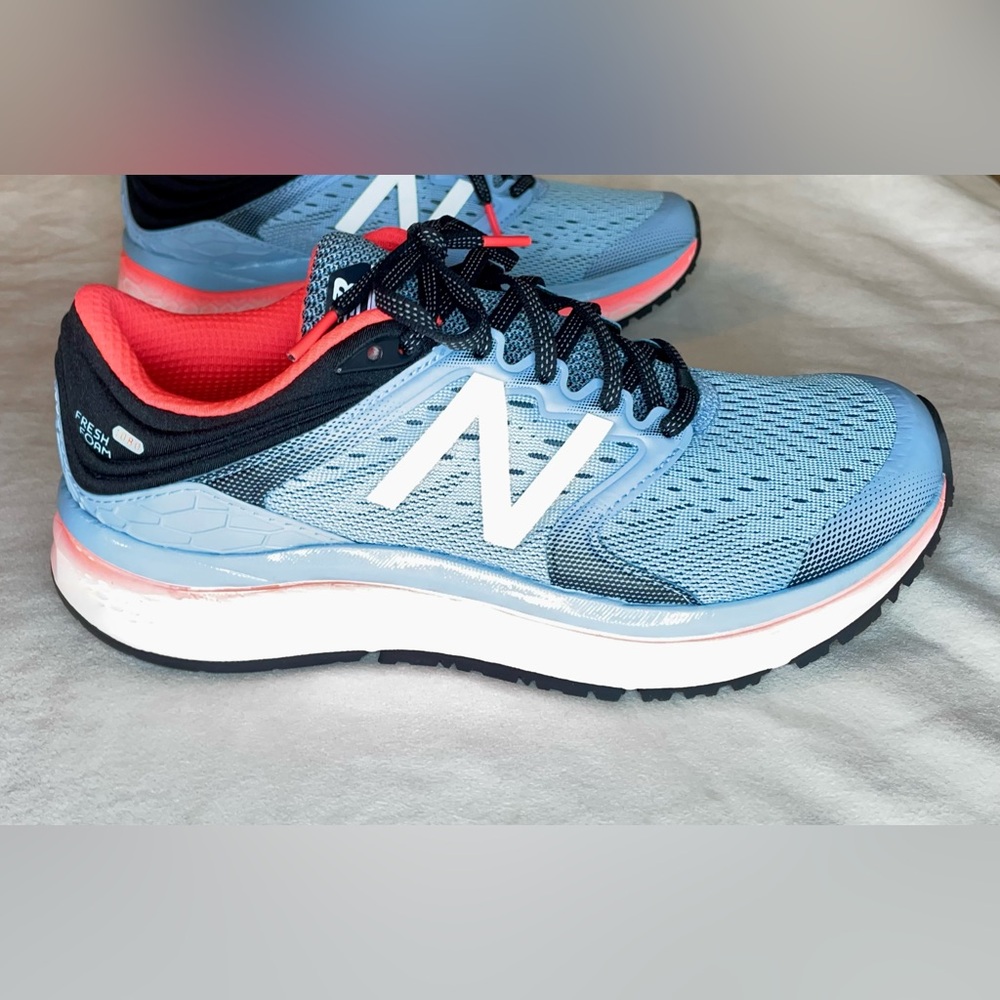 New Balance 1080v8 Blue Clear Sky W1080CS8 Sports Shoes with Breathable Mesh